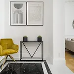 My - Marbeuf Apartamento