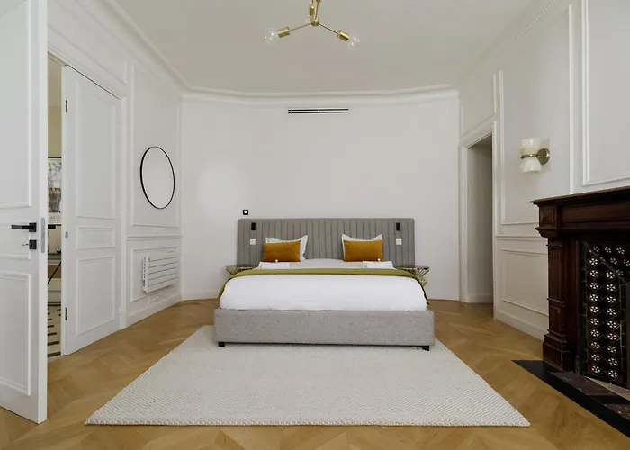 My - Marbeuf Apartment *